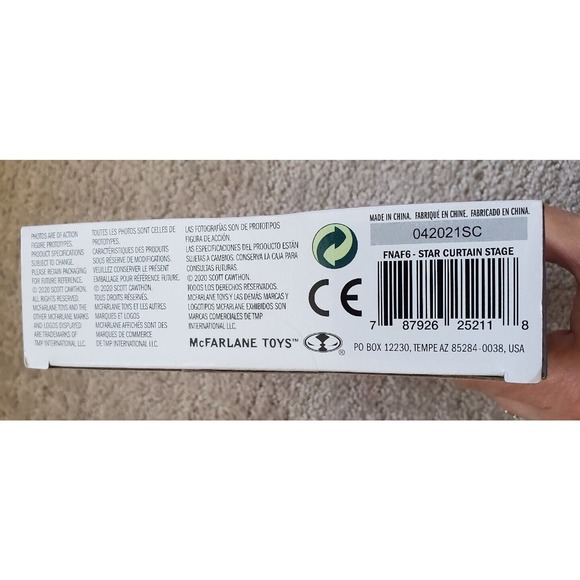 Five Nights At Freddy's 72 Piece Star Curtain Stage New In Box - Picture 5 of 6